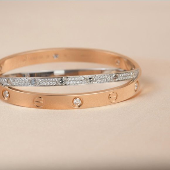 **SOLD** Cartier Love Bracelet White Gold Pave Diamond & rose gold 6 diamonds - Picture 4 of 10